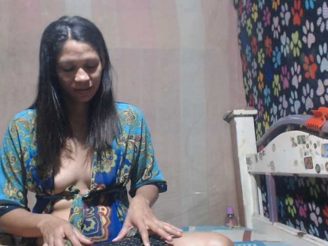Elizabeth-a live cam on BongaCams