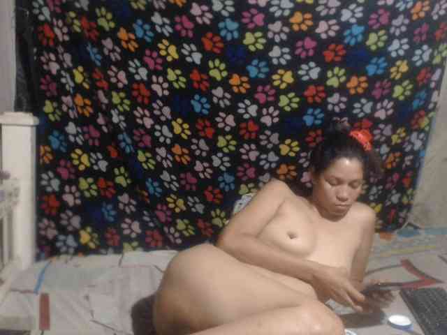 Elizabeth-a Live Webcam on BongaCams