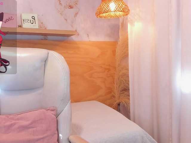 Lasira live cam on BongaCams