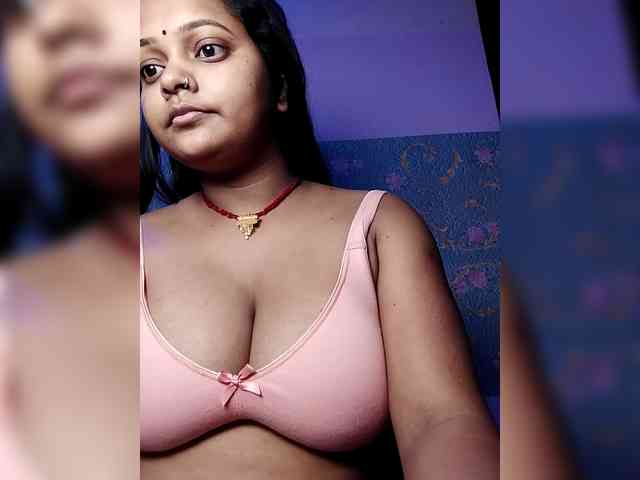 Queenpriya webcam