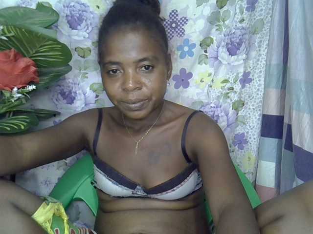 Christina-2 live cam on BongaCams