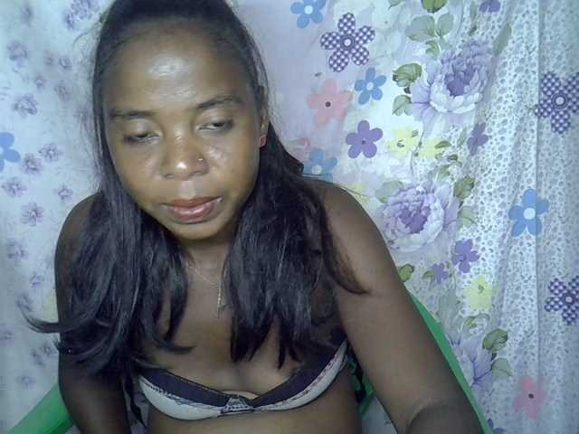Momeny webcam bongacams model stream image