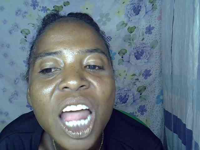 Momeny webcam