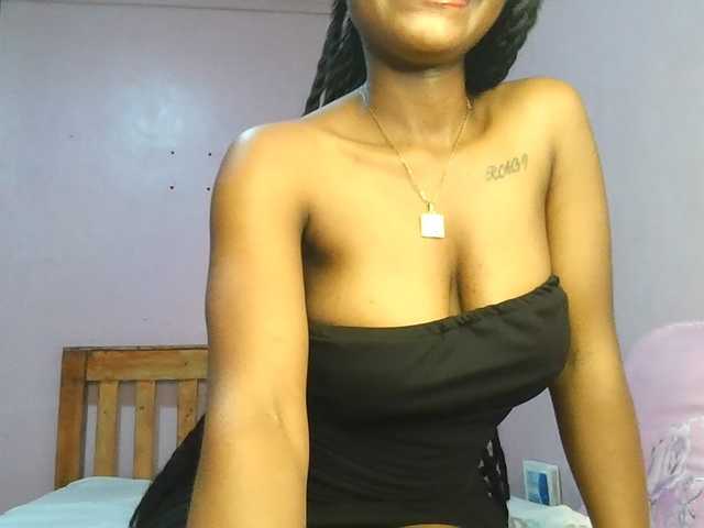 Sweetjoly live cam on BongaCams