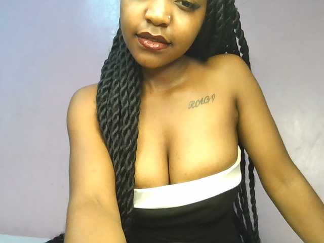 Sweetjoly live cam on BongaCams