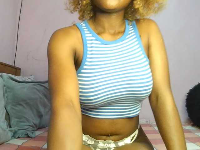 Sweetjoly live cam on BongaCams