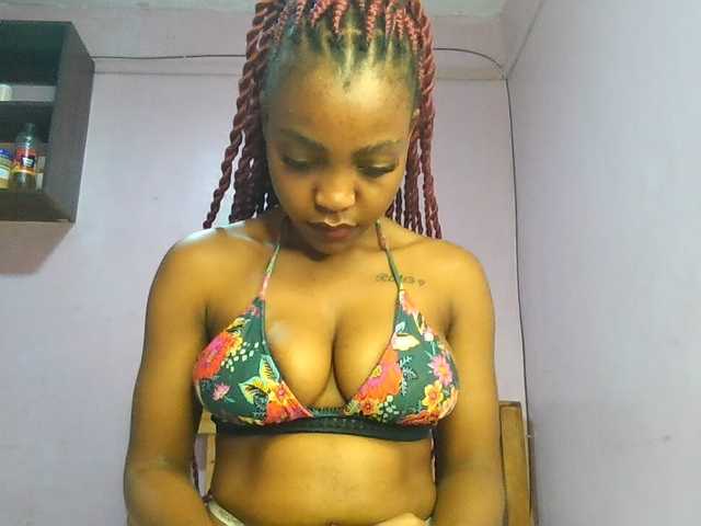 Sweetjoly live cam on BongaCams