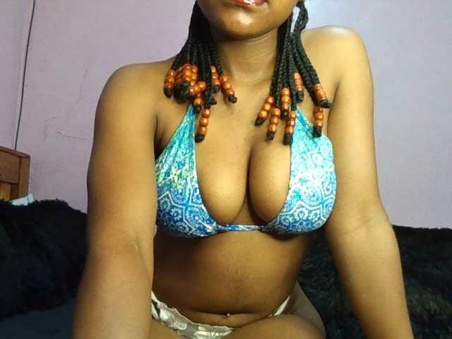 Sweetjoly live cam on BongaCams