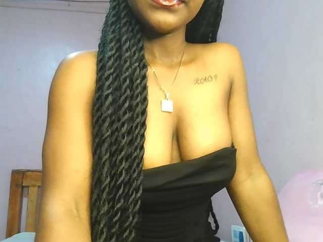 Sweetjoly live cam on BongaCams