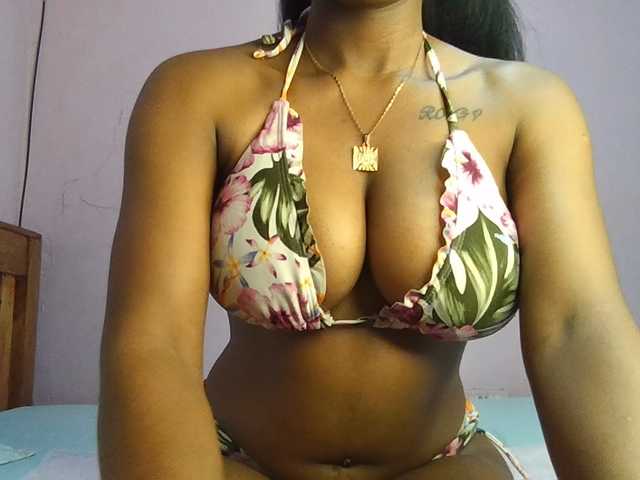 Sweetjoly live cam on BongaCams