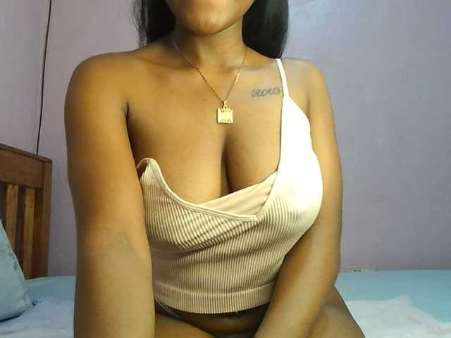 Sweetjoly live cam on BongaCams