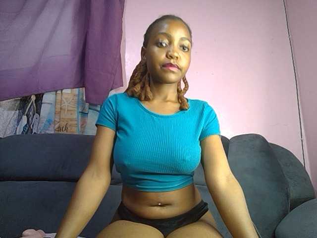 Sweetjoly live cam on BongaCams