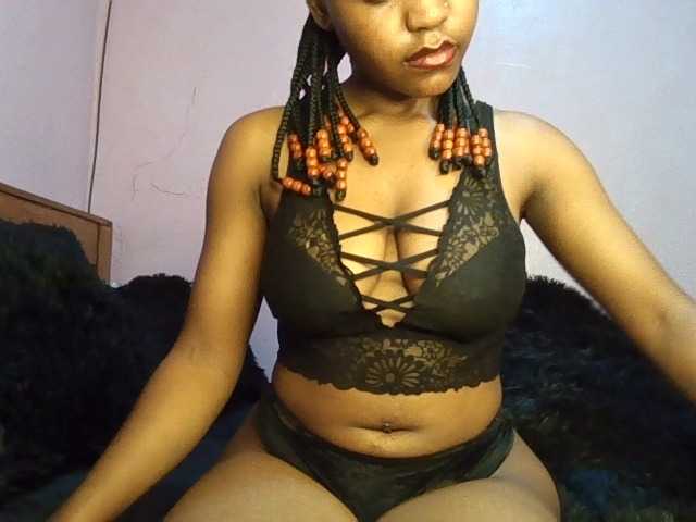 Sweetjoly live cam on BongaCams