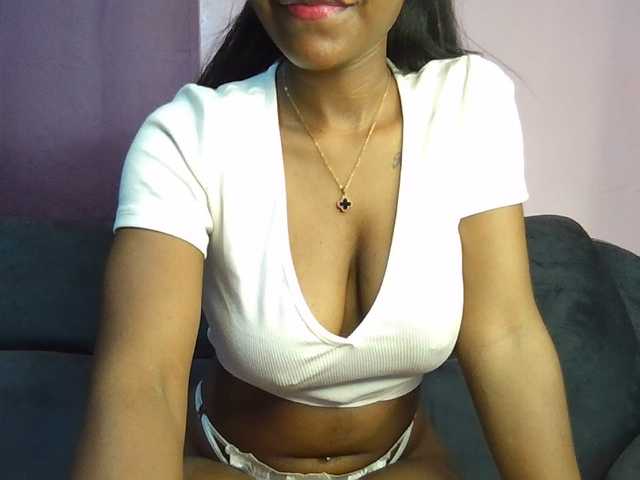 Sweetjoly live cam on BongaCams