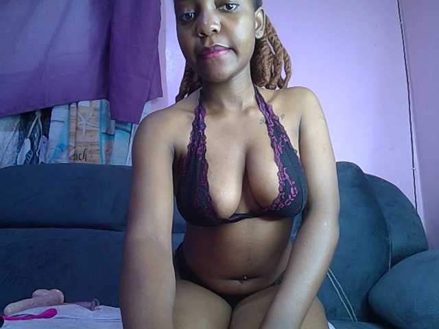 Sweetjoly live cam on BongaCams