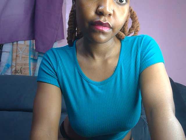 Sweetjoly live cam on BongaCams
