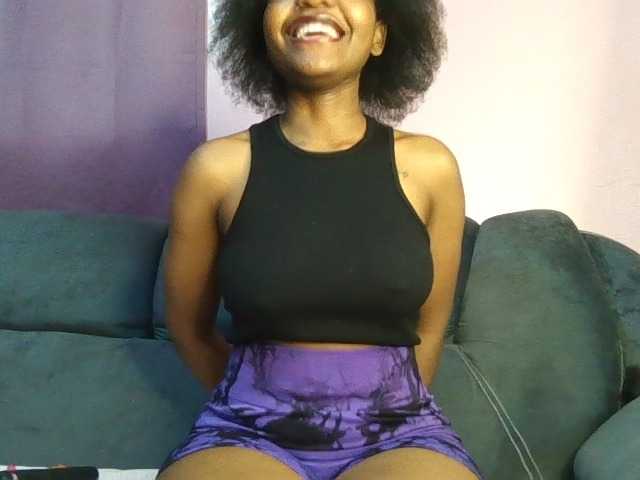 Sweetjoly live cam on BongaCams
