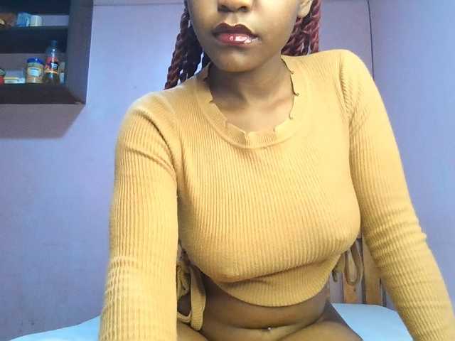 Sweetjoly live cam on BongaCams