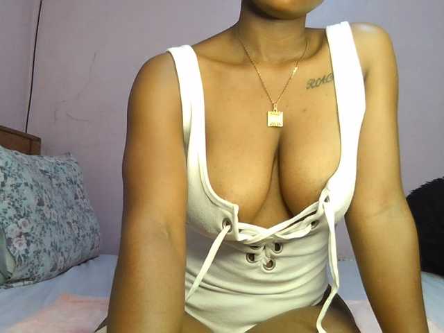 Sweetjoly live cam on BongaCams