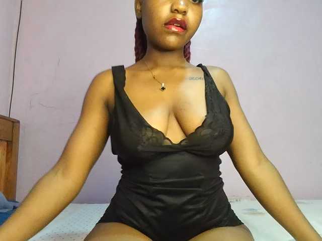Sweetjoly live cam on BongaCams