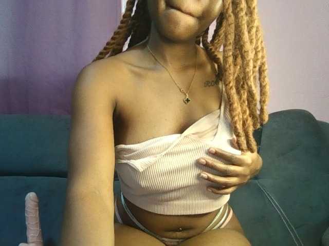 Sweetjoly live cam on BongaCams