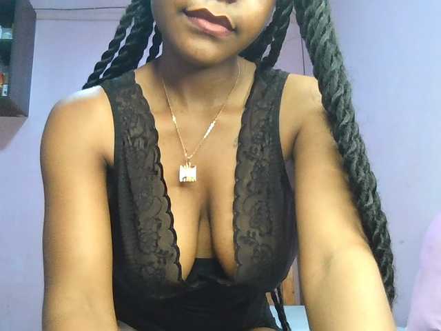 le modèle Smileybarb est en webcam porno dans un show sur le site bongacams, il possède les tags suivants: Ebony,Brunette,Hairy