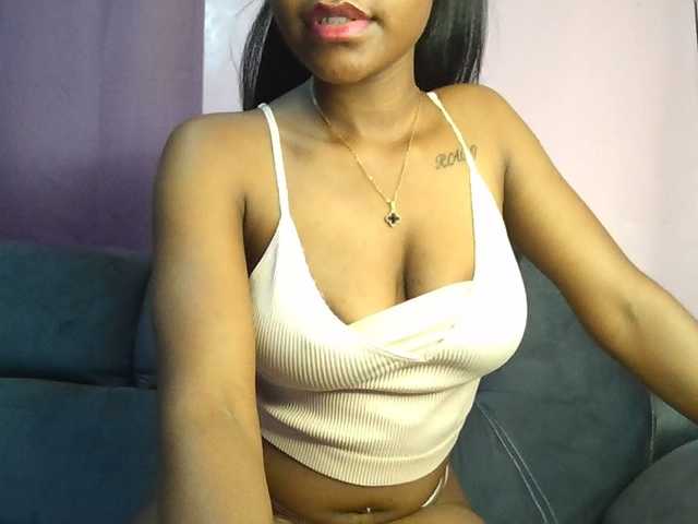 Sweetjoly live cam on BongaCams