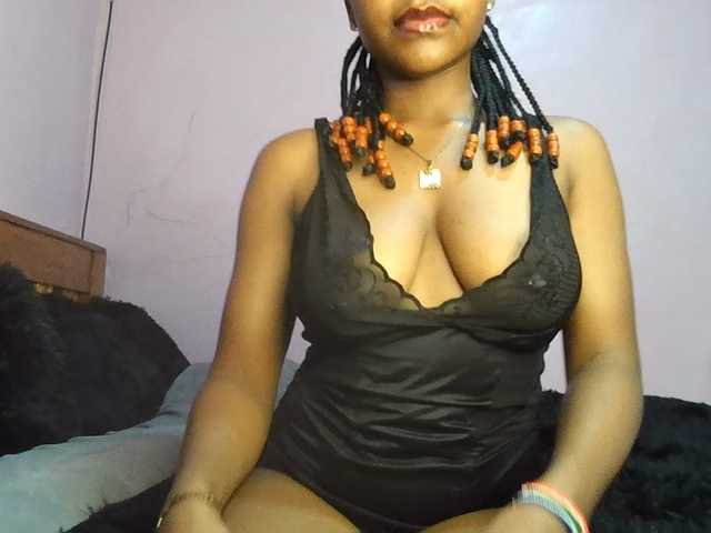 Sweetjoly live cam on BongaCams