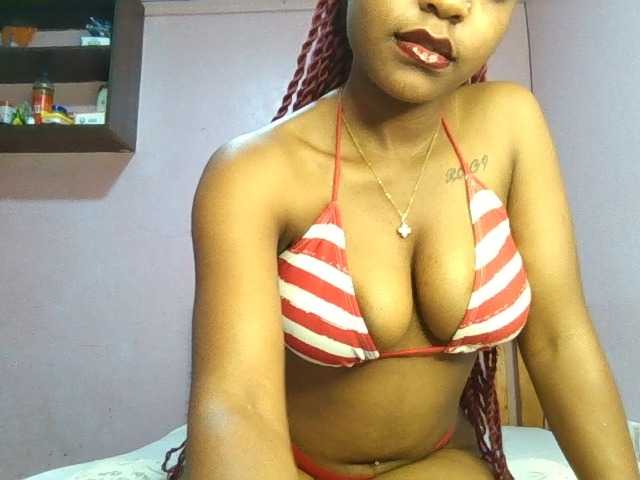 Sweetjoly live cam on BongaCams
