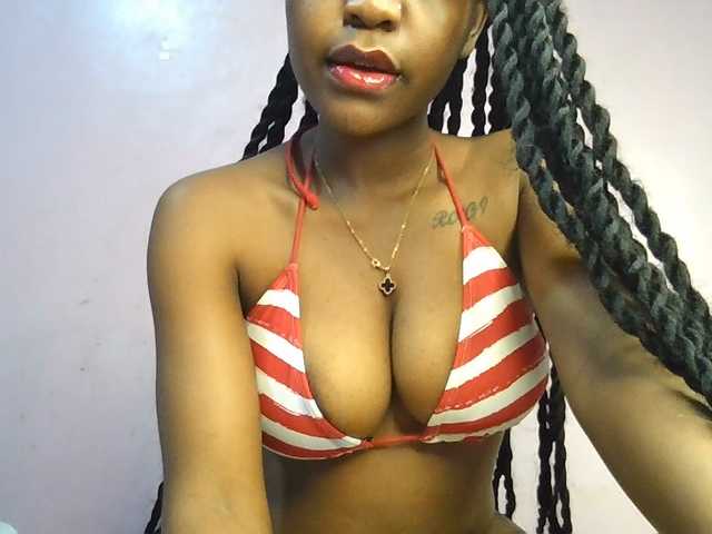 Sweetjoly live cam on BongaCams