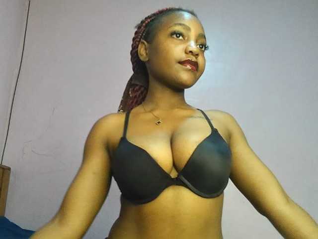 Sweetjoly live cam on BongaCams