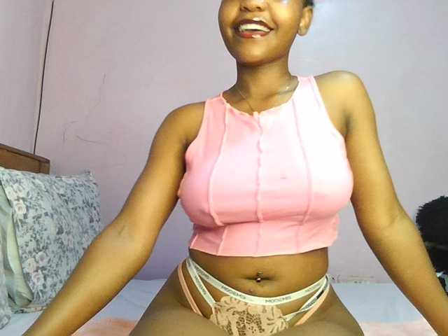 Sweetjoly live cam on BongaCams