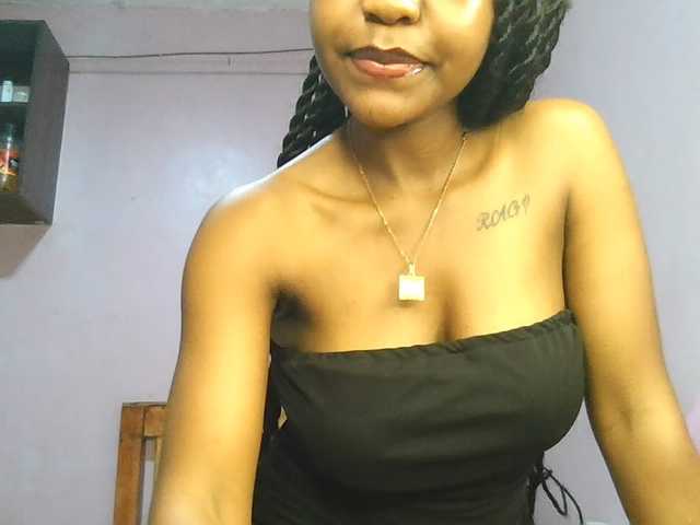 Sweetjoly live cam on BongaCams