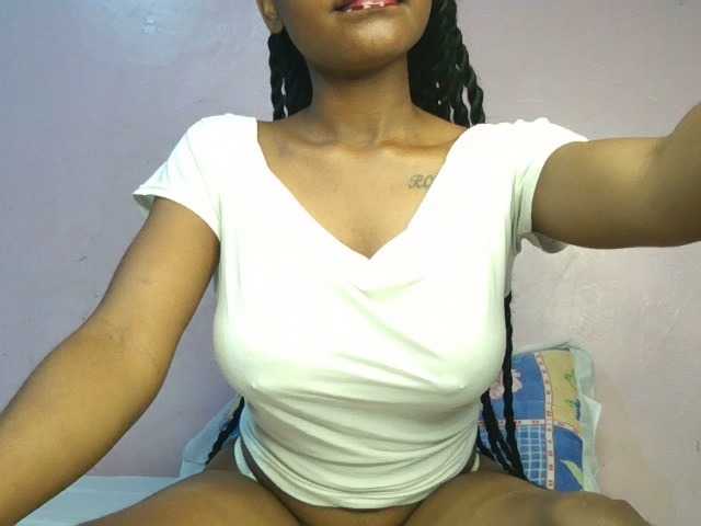 Sweetjoly live cam on BongaCams