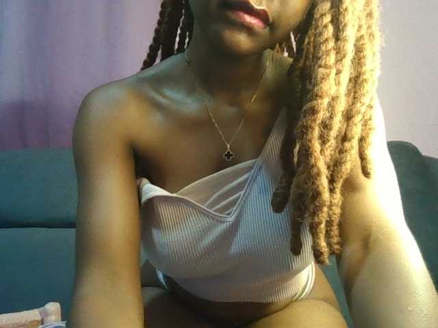 Sweetjoly live cam on BongaCams
