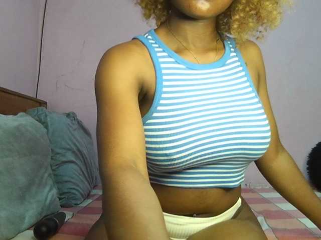 Sweetjoly live cam on BongaCams