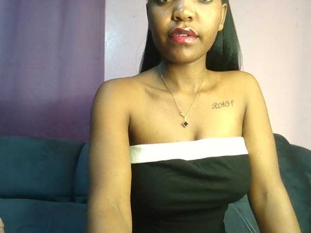 Sweetjoly live cam on BongaCams