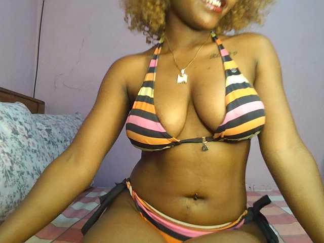 Sweetjoly live cam on BongaCams