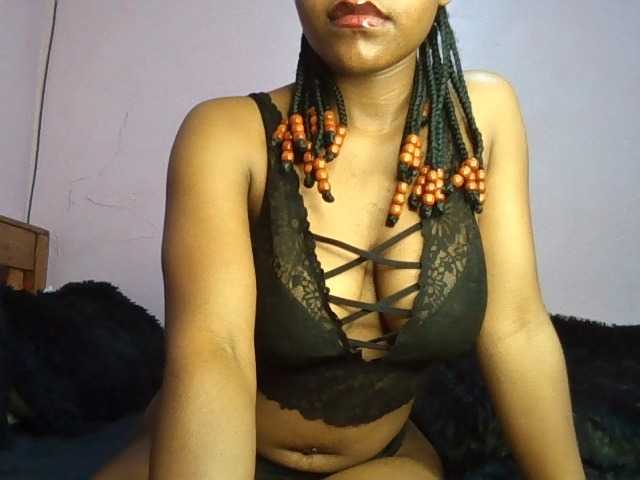 Sweetjoly live cam on BongaCams