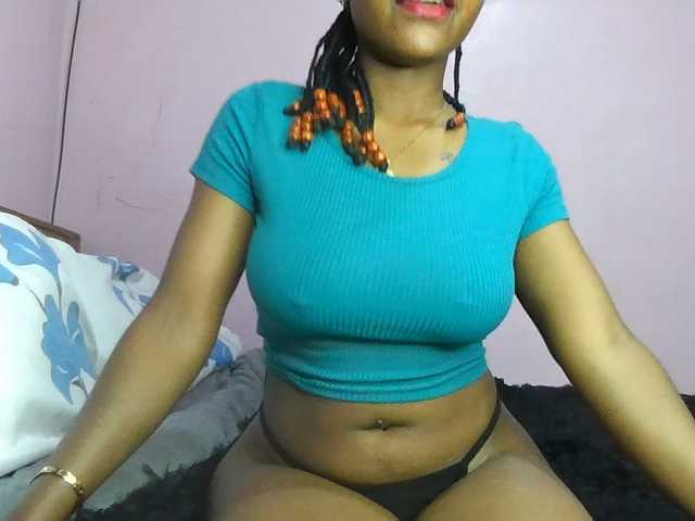 Sweetjoly live cam on BongaCams