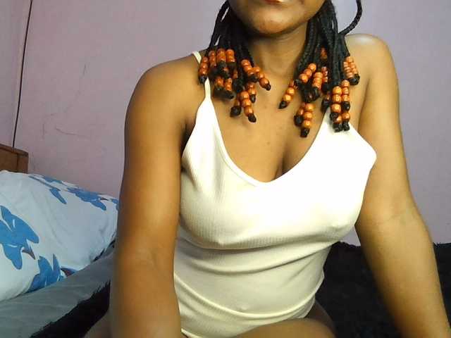 Sweetjoly live cam on BongaCams