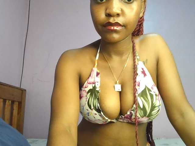 Sweetjoly live cam on BongaCams