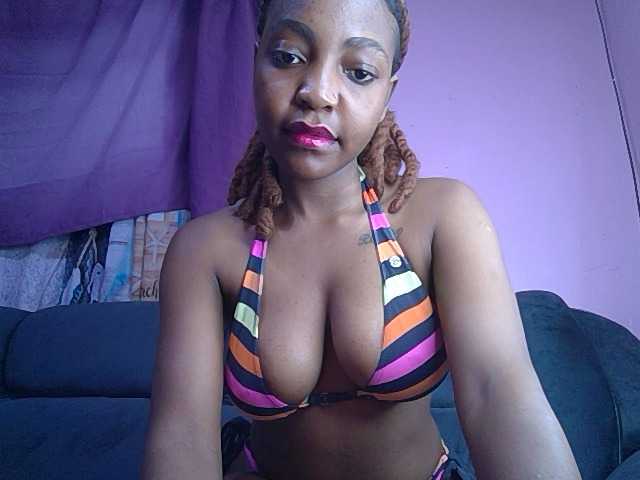 Sweetjoly live cam on BongaCams