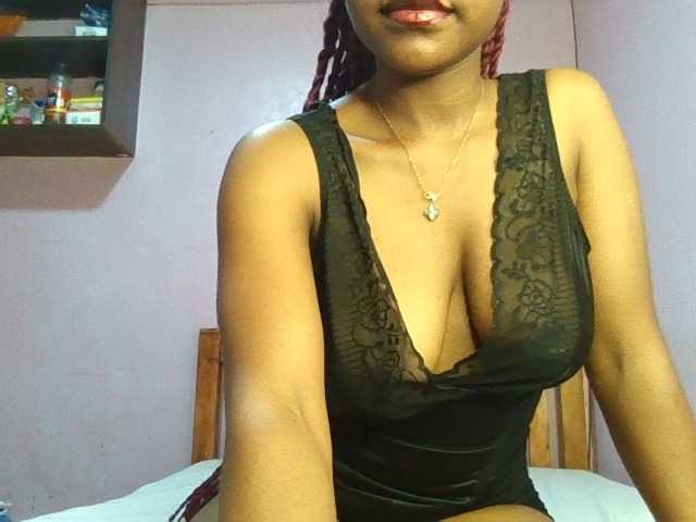 Sweetjoly live cam on BongaCams