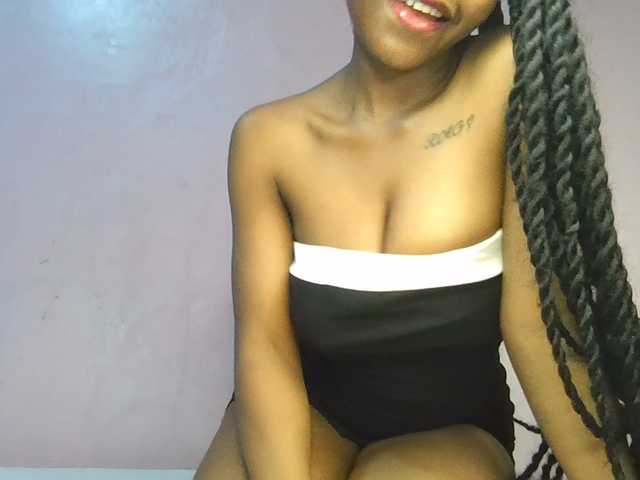 Sweetjoly live cam on BongaCams
