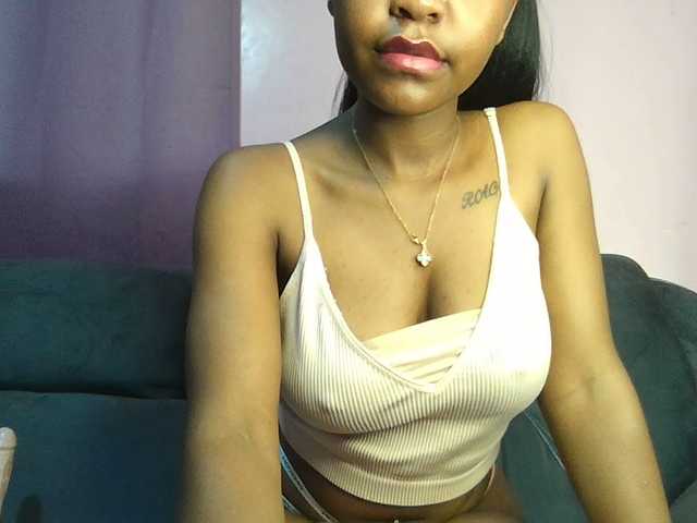Sweetjoly live cam on BongaCams