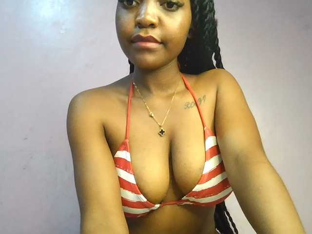 Sweetjoly live cam on BongaCams