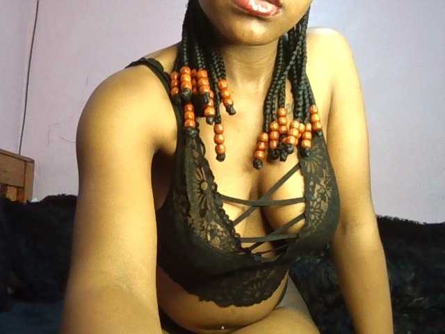 Sweetjoly live cam on BongaCams