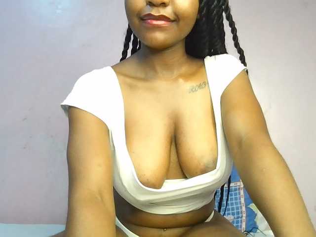 Sweetjoly live cam on BongaCams