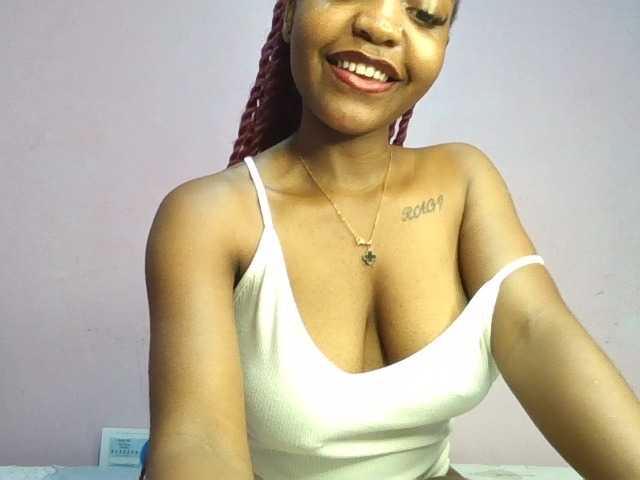 Sweetjoly live cam on BongaCams